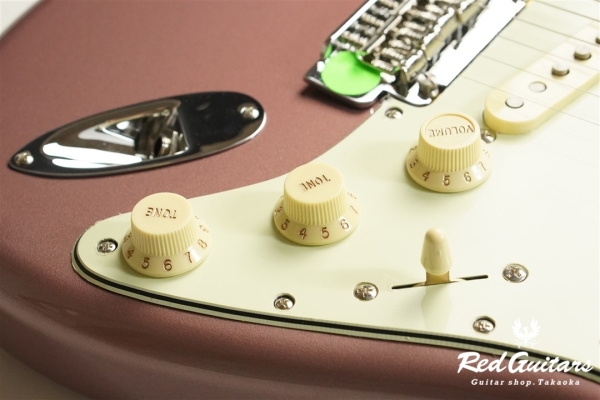 VINTERA ’60S STRATOCASTER MODIFIED - Burgundy Mist Metallic